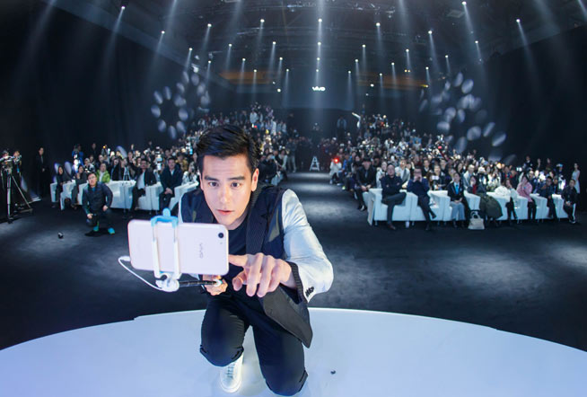 彭于晏自黑鼻孔自拍！vivo X9Plus壓軸上市