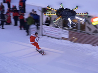 無人機(jī)除了航拍還能干啥？比如帶你飛天