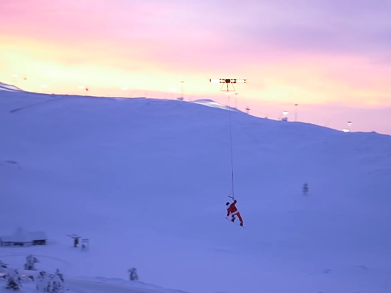無人機除了航拍還能干啥？比如帶你飛天