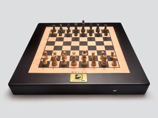 遠(yuǎn)程操控棋盤博弈 人工智能國際象棋盤獻(xiàn)世           