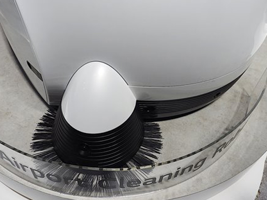 遇見(jiàn)未來(lái) LG物聯(lián)網(wǎng)機(jī)器人亮相CES2017