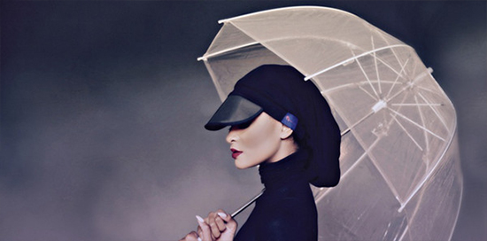 雨天不再狼狽不堪  手包秒變遮雨帽