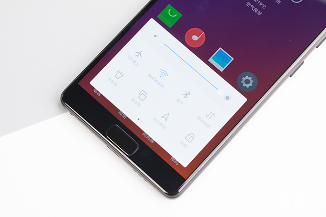 全面屏手機就該這樣設計 聯(lián)想ZUK Edge體驗評測