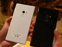 良心不漲價(jià)！小米MIX皓月白明日開賣