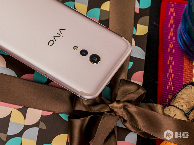 手機(jī)雙攝虛化贏單反？vivo Xplay6對(duì)比佳能70D