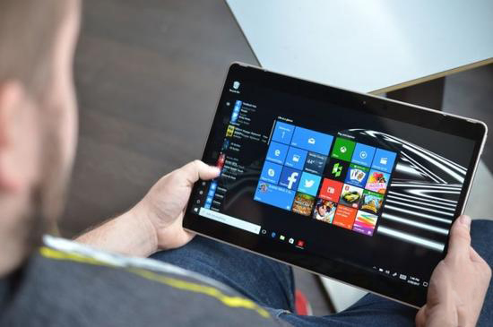 厲害了我的保時捷 可拆卸360度旋轉(zhuǎn)2合1筆記本現(xiàn)世