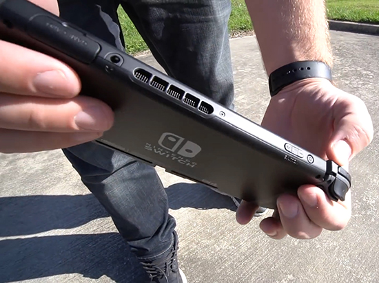 任天堂Switch暴力測試：不怕錘子砸更不怕摔地上