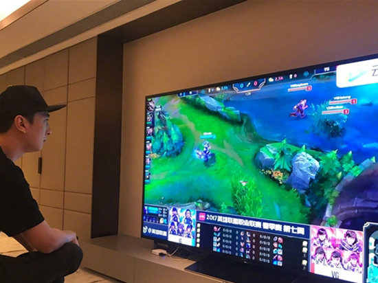 壕的玩具！全球第一臺100寸索尼Z9D：499999元 