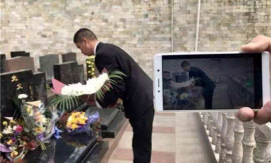 從物質(zhì)祭奠到精神祭奠 高科技掃墓你能接受嗎？