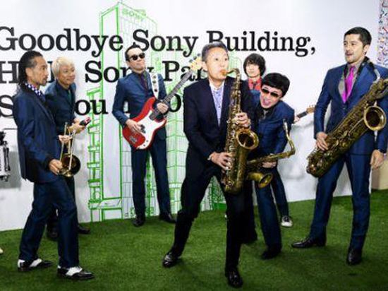 索尼大樓開(kāi)拆 姨夫吹薩克斯助興