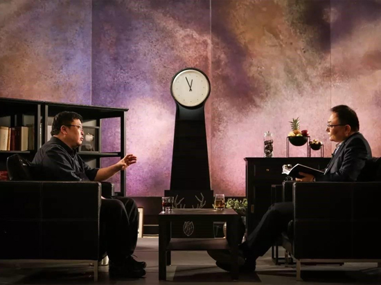 聊足9個(gè)小時(shí) 羅永浩和羅振宇談到了200個(gè)問題！