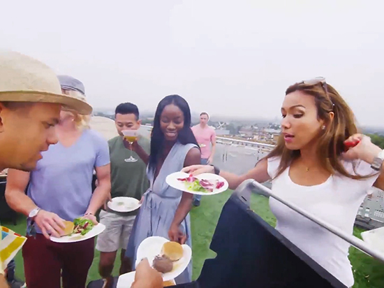 為了愉快地吃上燒烤 老外發(fā)明了這個機器人