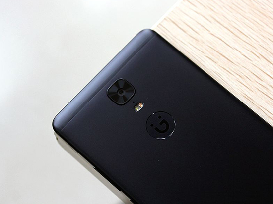 新明星代言人？ 金立首款四攝像頭手機(jī)S10確認(rèn)