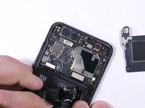 就是因?yàn)樗?小米6才無(wú)緣IP68的防水級(jí)別