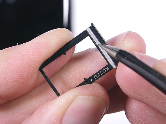 就是因?yàn)樗?小米6才無(wú)緣IP68的防水級(jí)別