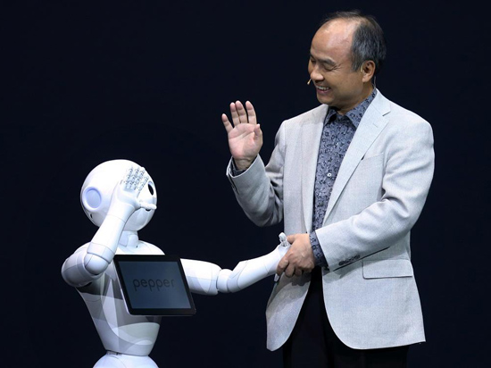 祖?zhèn)髻N膜受到挑戰(zhàn)！軟銀推機(jī)器人為手機(jī)貼膜服務(wù)