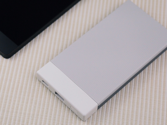 充電快還得顏值高？三款10000mAh移動(dòng)電源對(duì)比