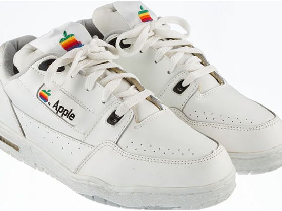 這波信仰充值嗎？蘋(píng)果跑鞋起拍價(jià)10萬(wàn)元！