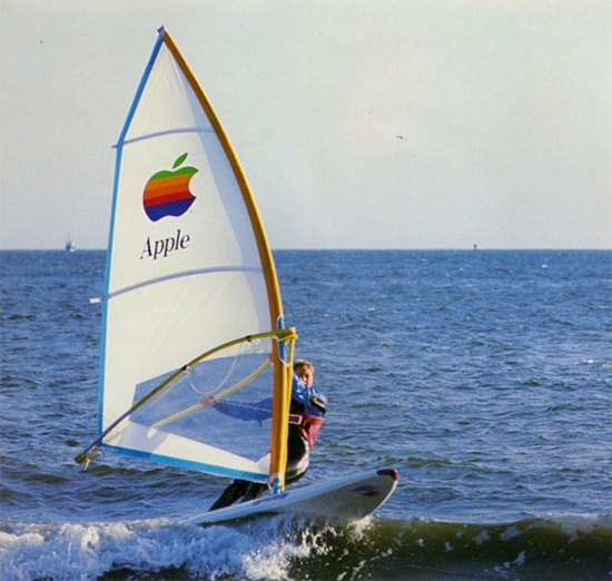 這波信仰充值嗎？蘋(píng)果跑鞋起拍價(jià)10萬(wàn)元！