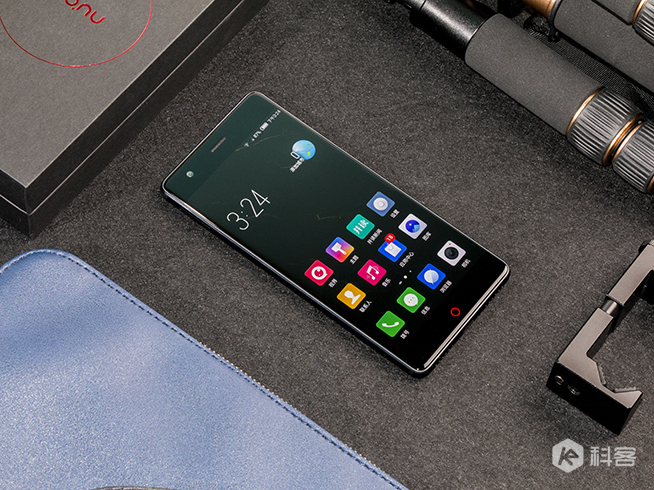 8GB內(nèi)存+無邊框設(shè)計(jì)！nubia Z17真機(jī)圖賞