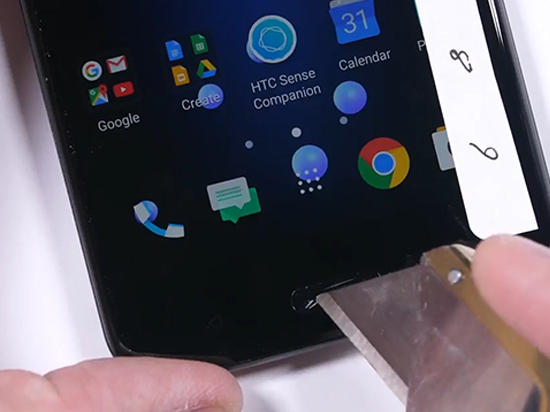 軟件強(qiáng)大硬件弱雞？HTC U11輕而易舉被掰彎