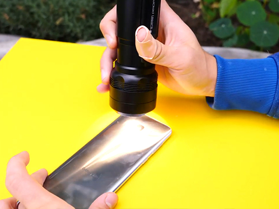 當(dāng)真水火不侵？三星S8遭受令人震驚的考驗(yàn)