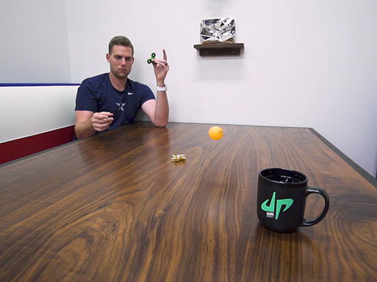 指尖陀螺只是隨便轉(zhuǎn)轉(zhuǎn)？老外這些玩法你根本不會