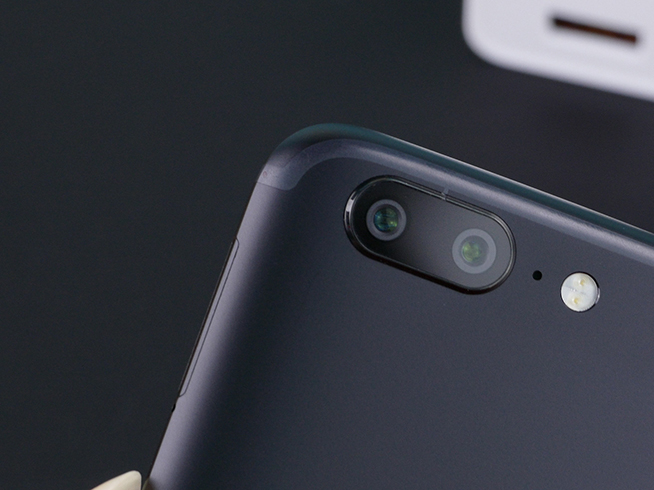 8G內(nèi)存跑分18萬！雙攝有點特別的一加5上手體驗