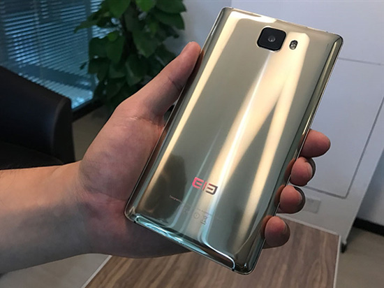 國產千元全面屏機大象S8外媒上手：搭載聯發(fā)科X20處理器