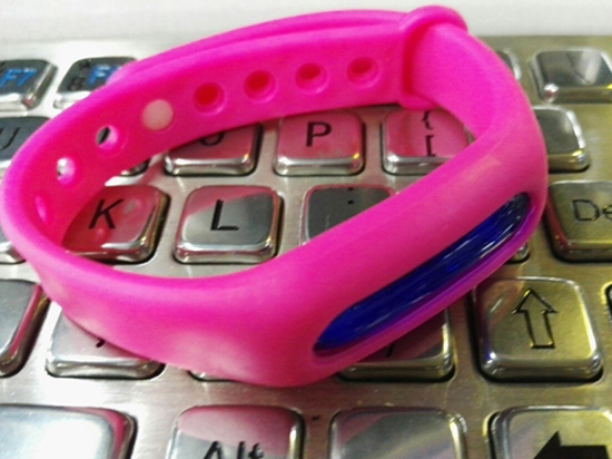 山寨版小米手環(huán)現(xiàn)身：功能豐富、還能驅蚊