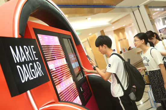 玩無人零售誰不服它？連無人彩妝機(jī)也來了