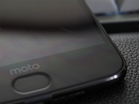 沒毛病！摩托羅拉實力回應Moto Z2 Force屏幕不耐刮