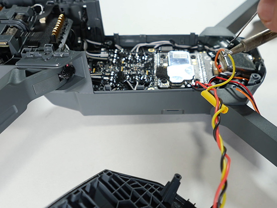 大疆Mavic爆改：加裝FPV變穿越機(jī) 體驗(yàn)第一人稱視角飛行