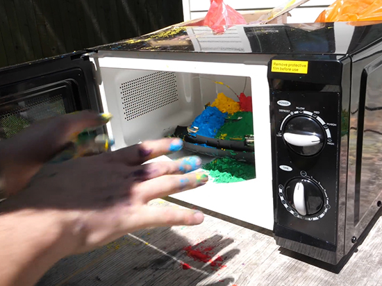 汽車(chē)安全氣囊爆發(fā)測(cè)試：威力比你想象中的還要大很多