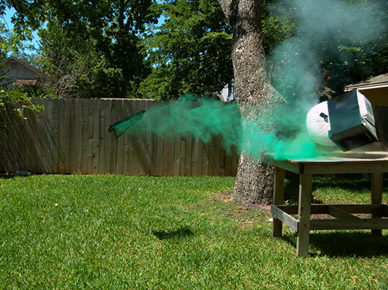 汽車(chē)安全氣囊爆發(fā)測(cè)試：威力比你想象中的還要大很多