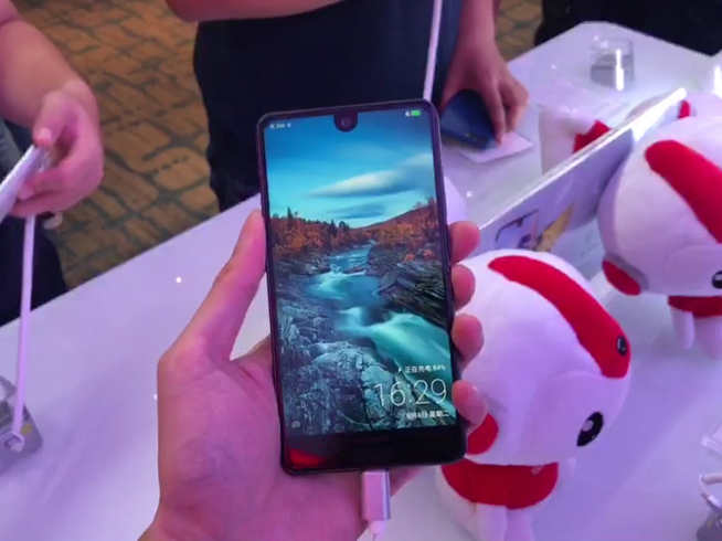 魅藍(lán)強(qiáng)懟一線品牌引爭議！夏普黑莓新機(jī)回歸又要賣情懷？