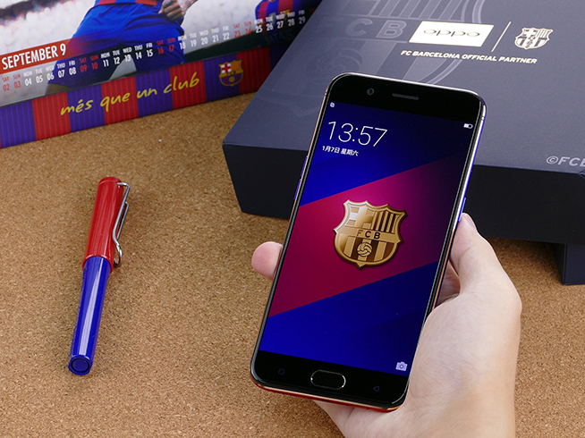 OPPO R11巴薩限量版開(kāi)箱：感受紅藍(lán)百年榮耀