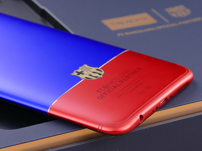 OPPO R11巴薩限量版開(kāi)箱：感受紅藍(lán)百年榮耀