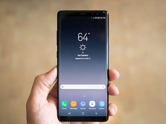 國(guó)行三星Note8：9月中旬開(kāi)售！購(gòu)買(mǎi)過(guò)Note7的或?qū)⒌玫交仞?/></p><p>　　當(dāng)然，國(guó)內(nèi)的用戶(hù)肯定是更想知道國(guó)行Note8什么時(shí)候會(huì)發(fā)布。根據(jù)最新消息，國(guó)行Note8的發(fā)布會(huì)已經(jīng)定在了9月13日。而首發(fā)日子則會(huì)在9月22日前后，相較于全球首發(fā)遲了一周左右。而根據(jù)此前工信部過(guò)審的配色，這次Note8首發(fā)應(yīng)該會(huì)有黑、金、藍(lán)三種配色可選。與此同時(shí)，國(guó)行Note8的預(yù)售也將會(huì)提前開(kāi)始，想要入手的星粉們可不要錯(cuò)過(guò)了。</p><p><img src=