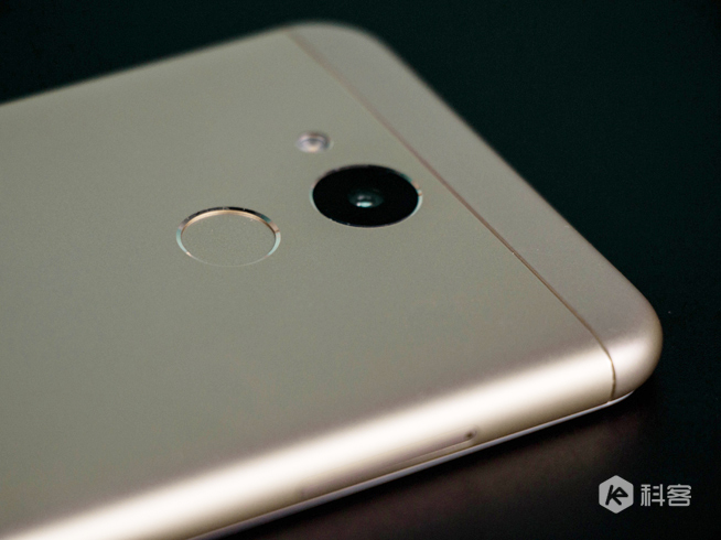 紅米手機(jī)勁敵360 vizza試用評(píng)測(cè)：性價(jià)比與顏值兼具