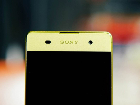 終于要擺脫祖?zhèn)髋荞R邊框？索尼首款全面屏手機(jī)曝光