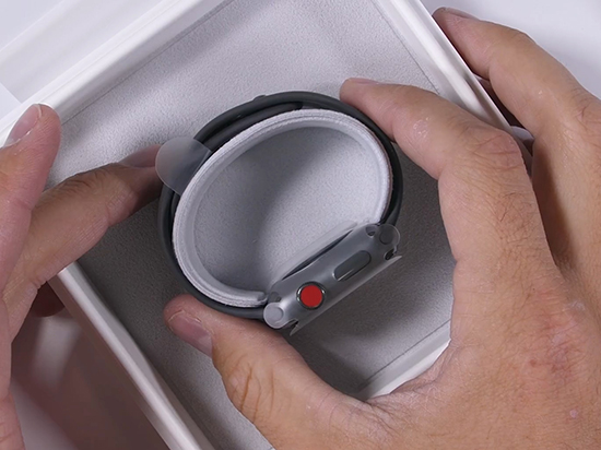 抗刮測試：10188元第三代蘋果表真用藍(lán)寶石玻璃鏡面？