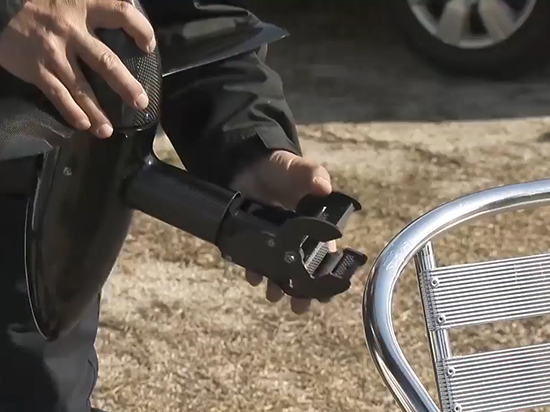 有了這個(gè)配件，你坐的凳子也能秒變四軸飛行器隨時(shí)上天