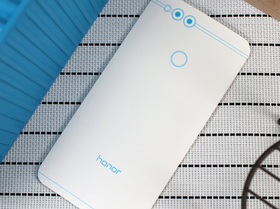 華為榮耀首款全面屏手機(jī)7X全曝光：售價1799元起