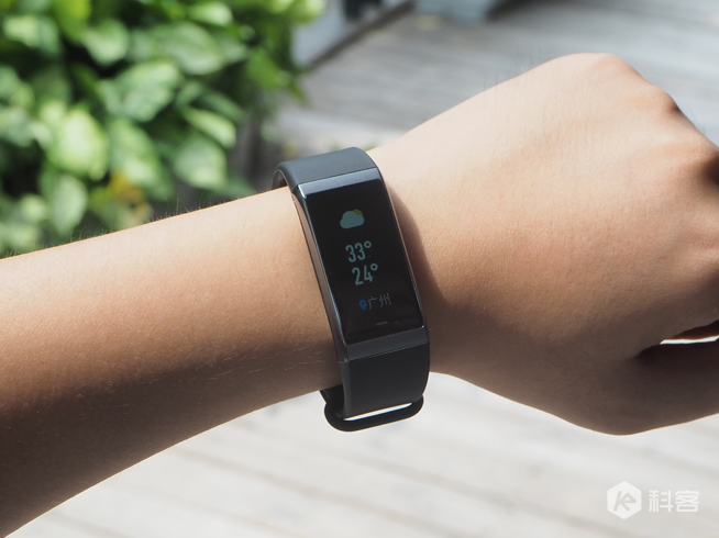 AMAZFIT米動手環(huán)對比榮耀手環(huán)3：彩色大屏的優(yōu)勢居然這么大？