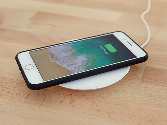 iPhone 8 Plus對(duì)比三星Note8無線充電：蘋果太慢簡(jiǎn)直要放棄