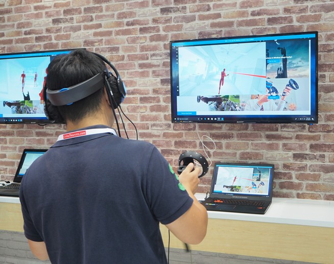 宏碁Windows VR頭顯首秀：Win10 VR要玩大逆襲？