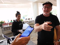 專業(yè)坑爹！女兒公布iPhone X測試機(jī)上手視頻：蘋果工程師被炒