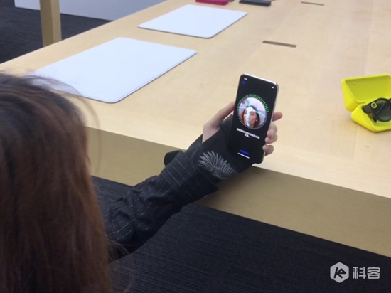 蘋果iPhone X國內首銷：一機難求，但排隊搶購盛況不再