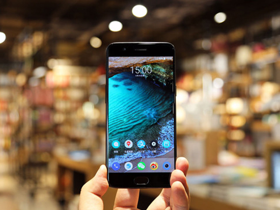 2017年外媒眼中最好用的十款手機：榮耀、一加在列，榜首竟是它